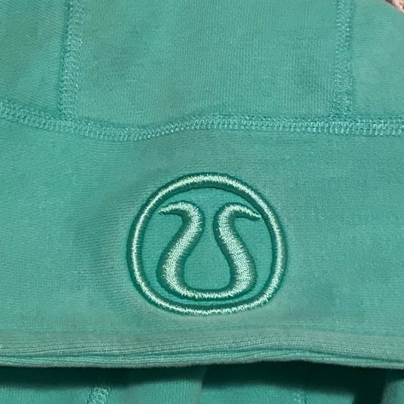 ✨ LULULEMON SWEATER ✨ - Picture 2 of 3